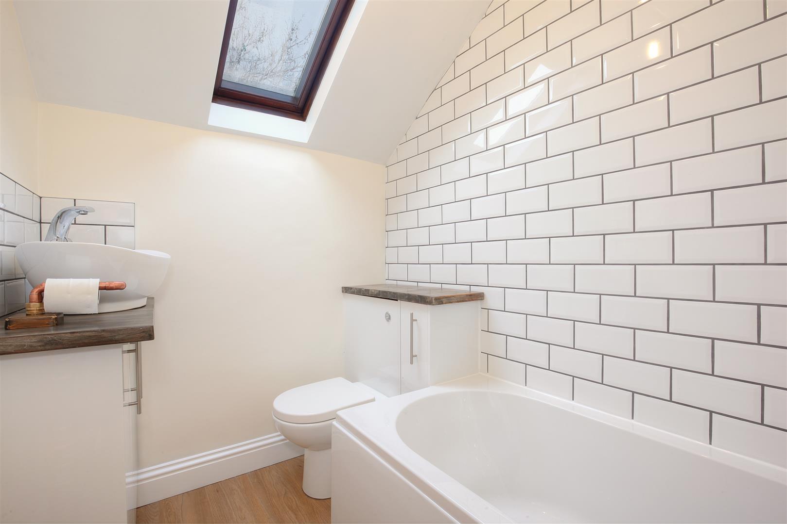 2, Nags Head Coach House, Market Place, Castleton, S33 8WQ