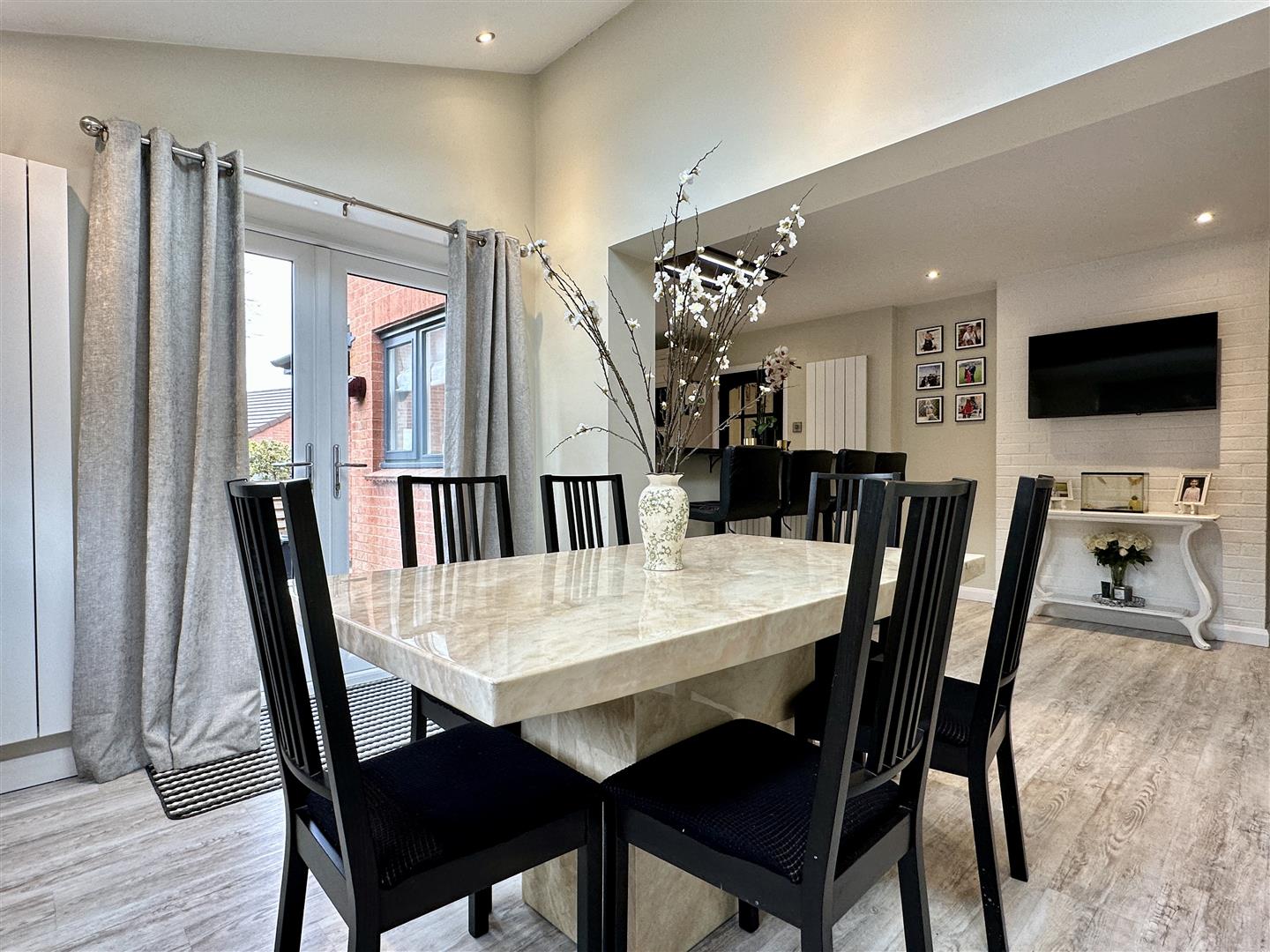 2, Akley Bank Close, Sheffield, S17 4DW