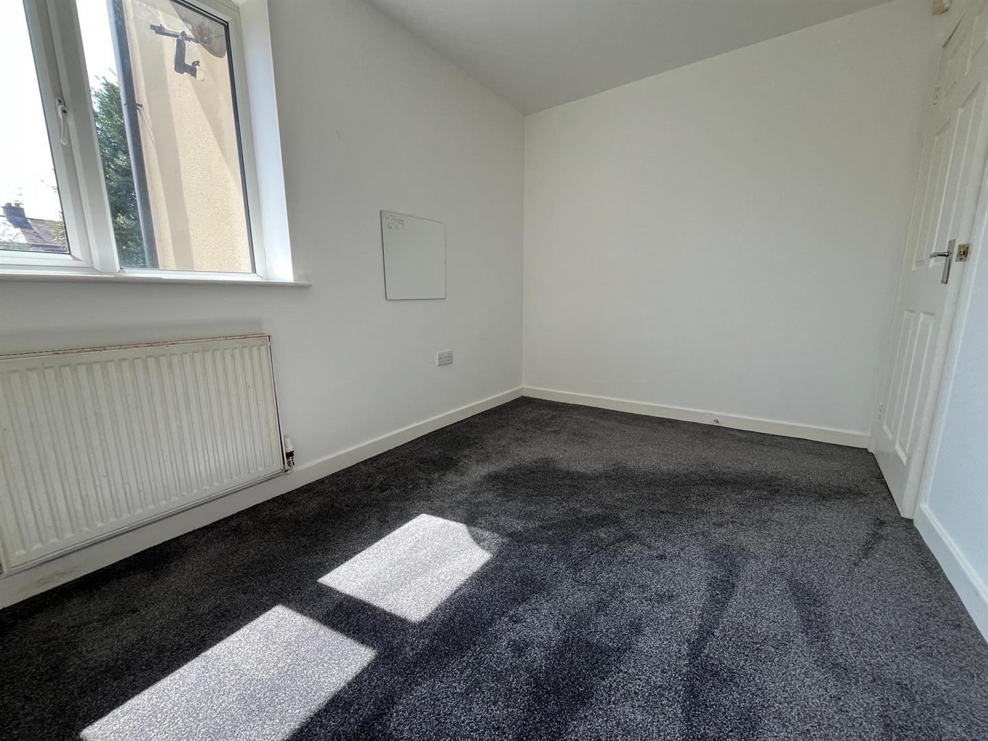 5a, Poplar Road, Dunscroft, DN7 4AW