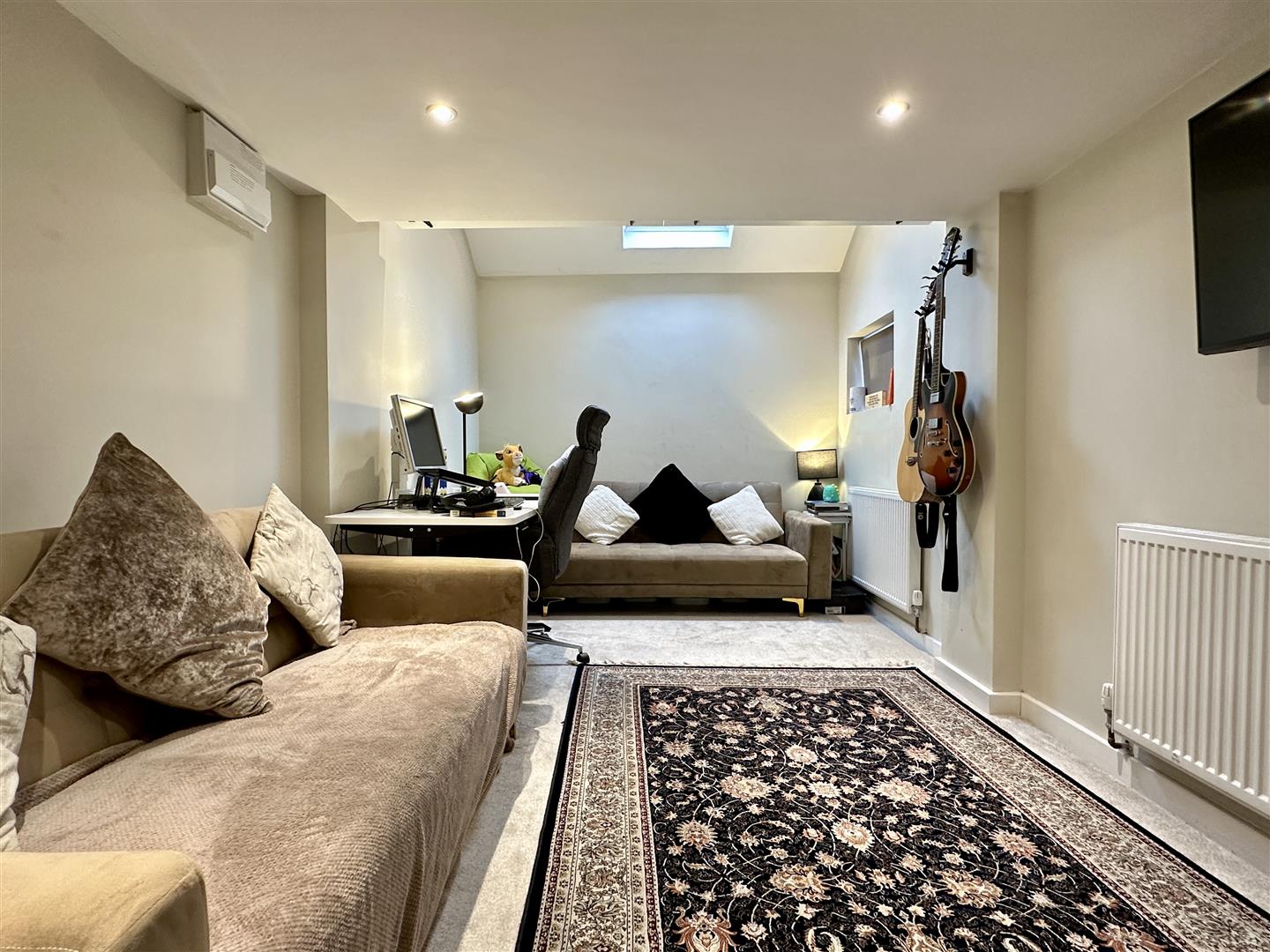 2, Akley Bank Close, Sheffield, S17 4DW