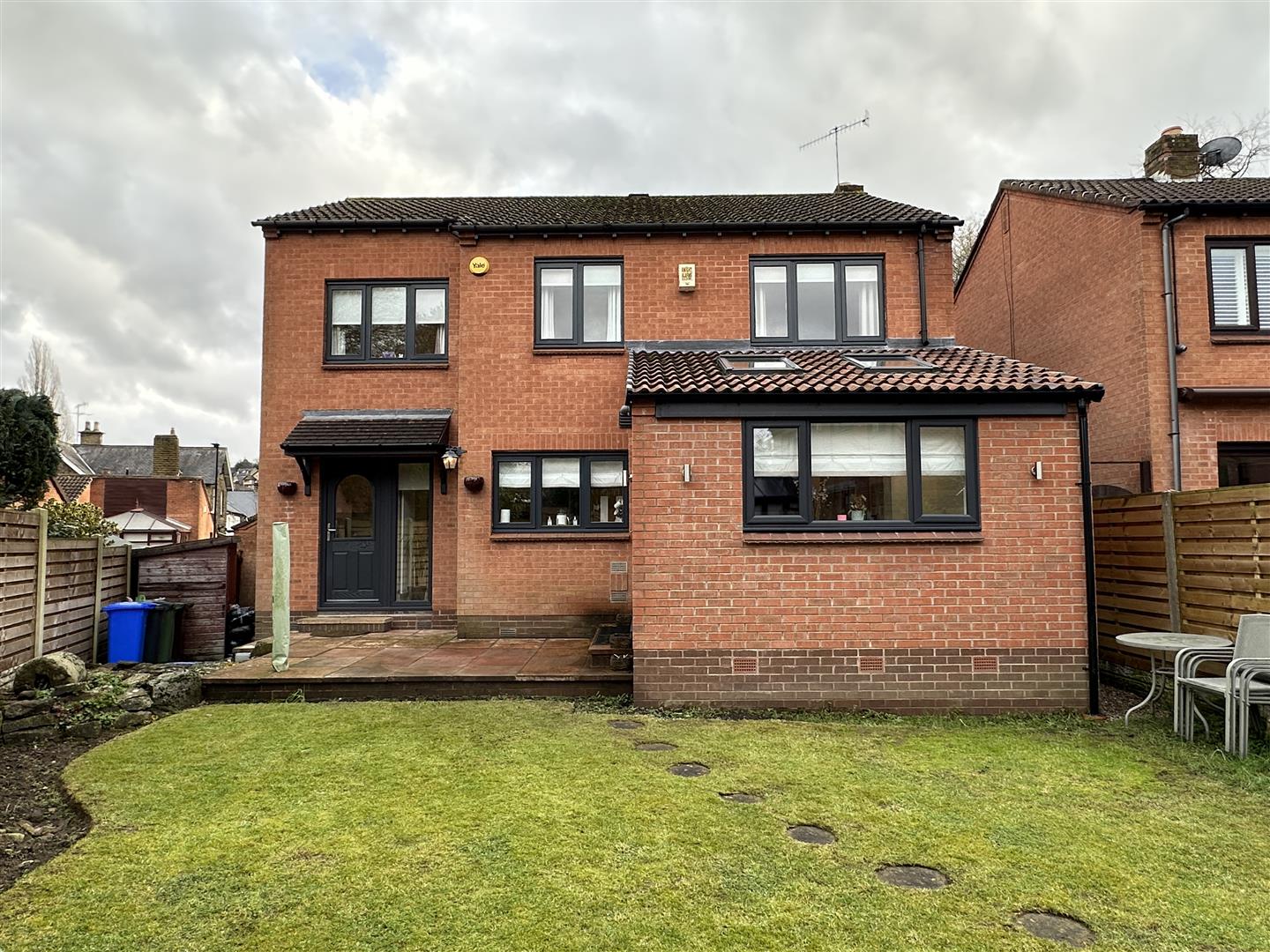 2, Akley Bank Close, Sheffield, S17 4DW