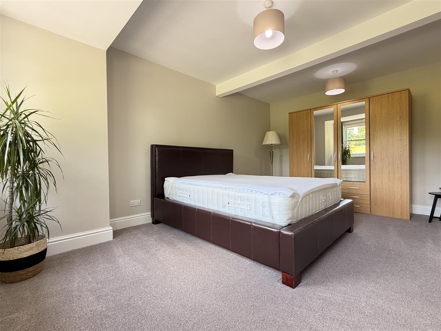 1, Dale View, Taddington, Buxton, SK17 9UG
