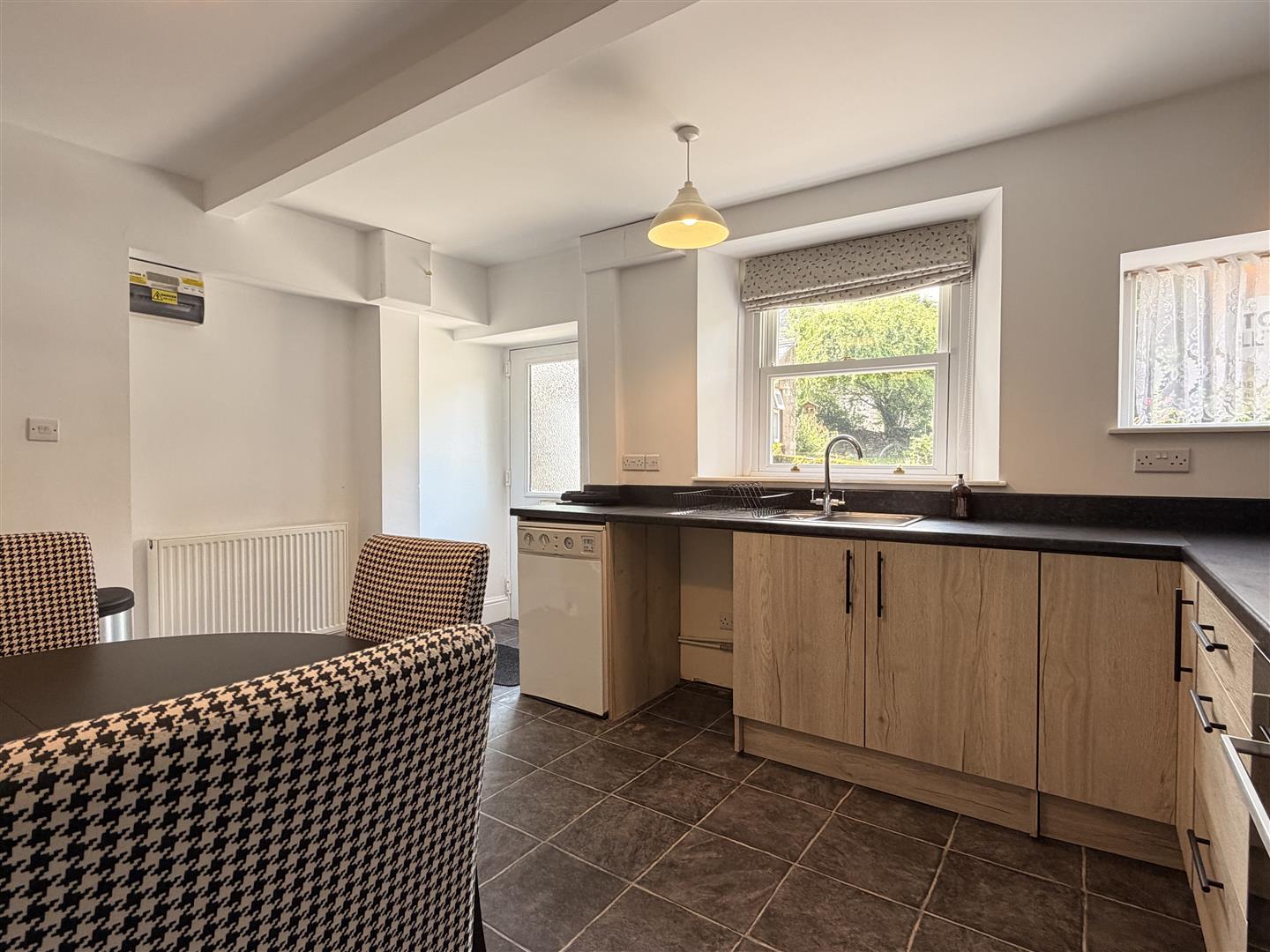 1, Dale View, Taddington, Buxton, SK17 9UG