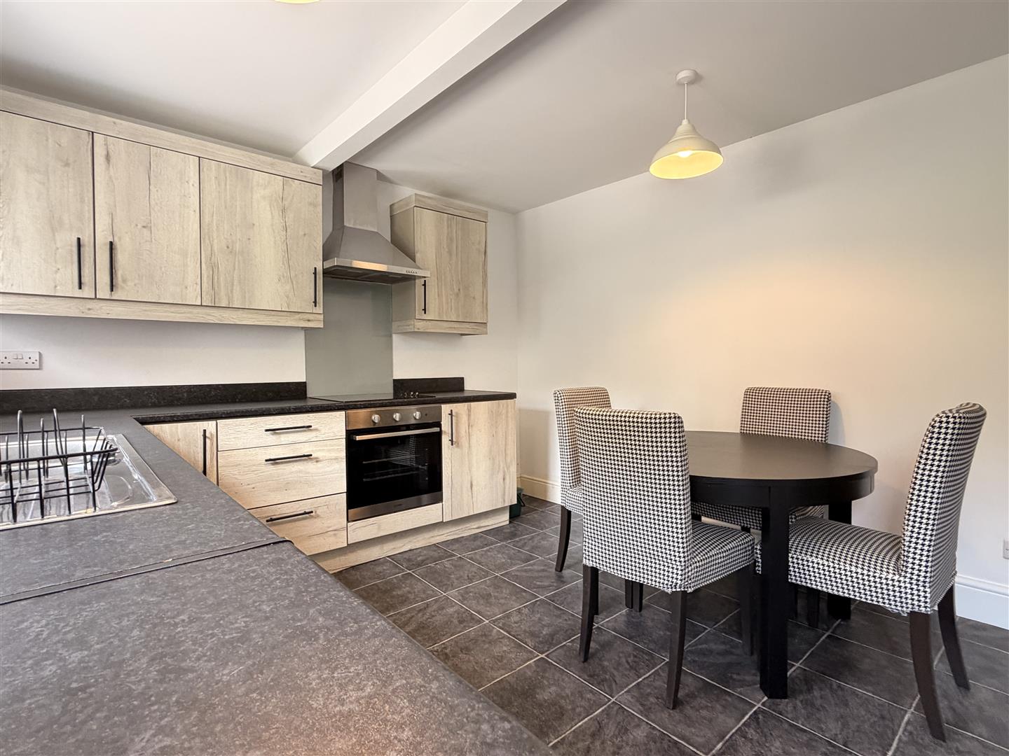 1, Dale View, Taddington, Buxton, SK17 9UG