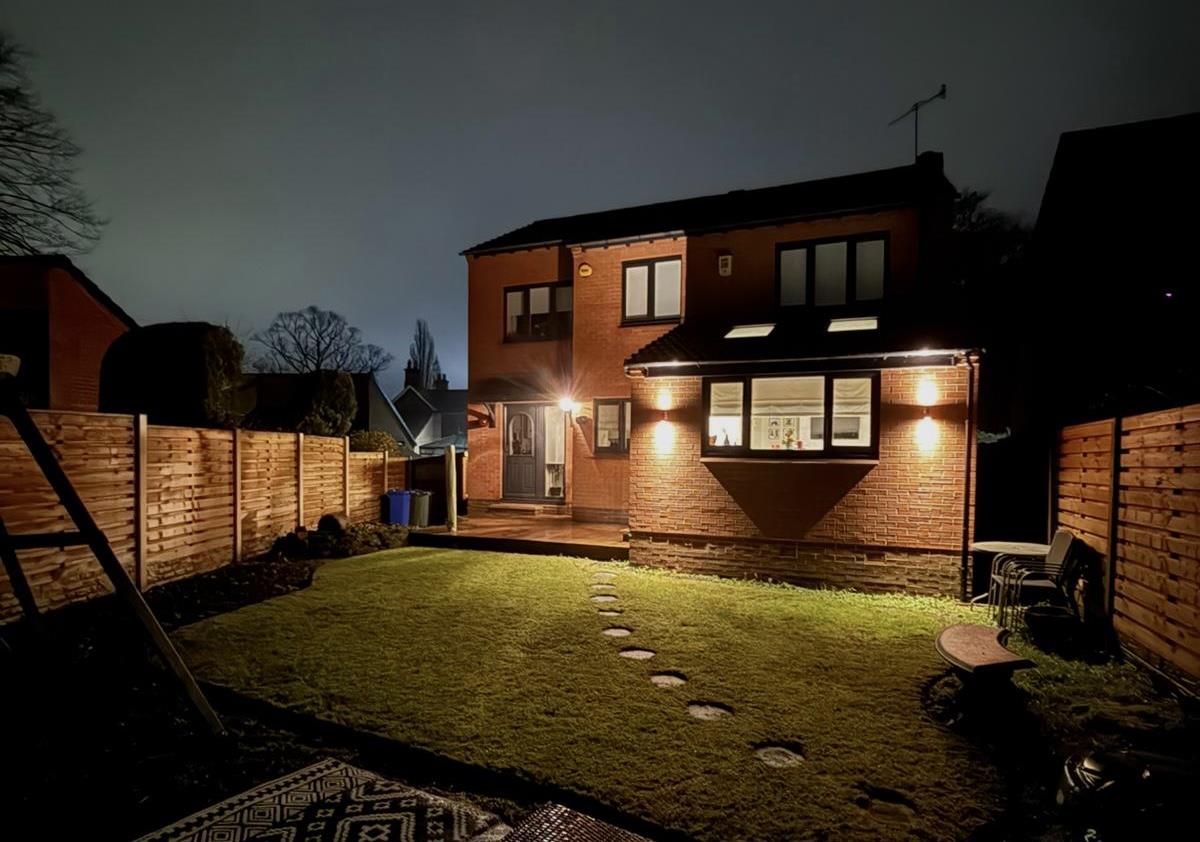 2, Akley Bank Close, Sheffield, S17 4DW