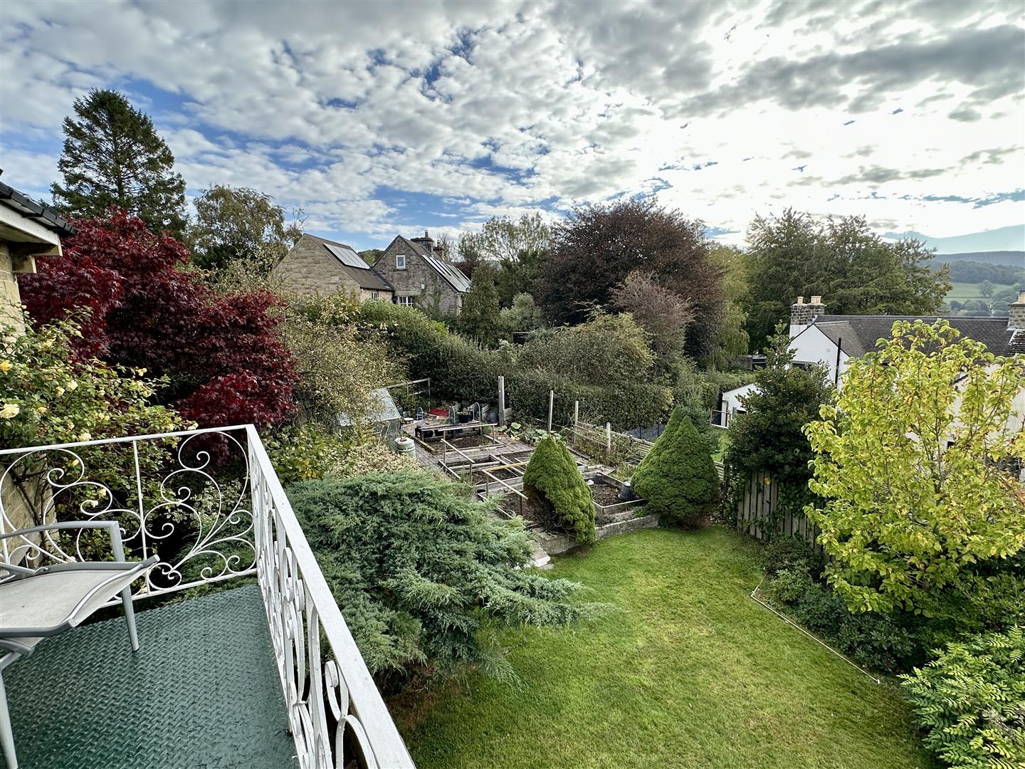 White Leaf, Higger Lane, Hathersage, Hope Valley, S32 1AW
