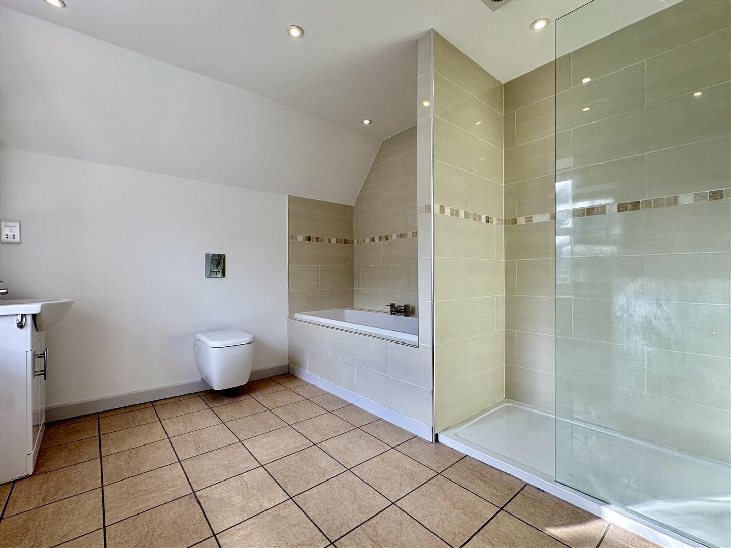 Apt 3, Beeches House, 131E, Psalter Lane, Nether Edge, Sheffield, S11 8UX