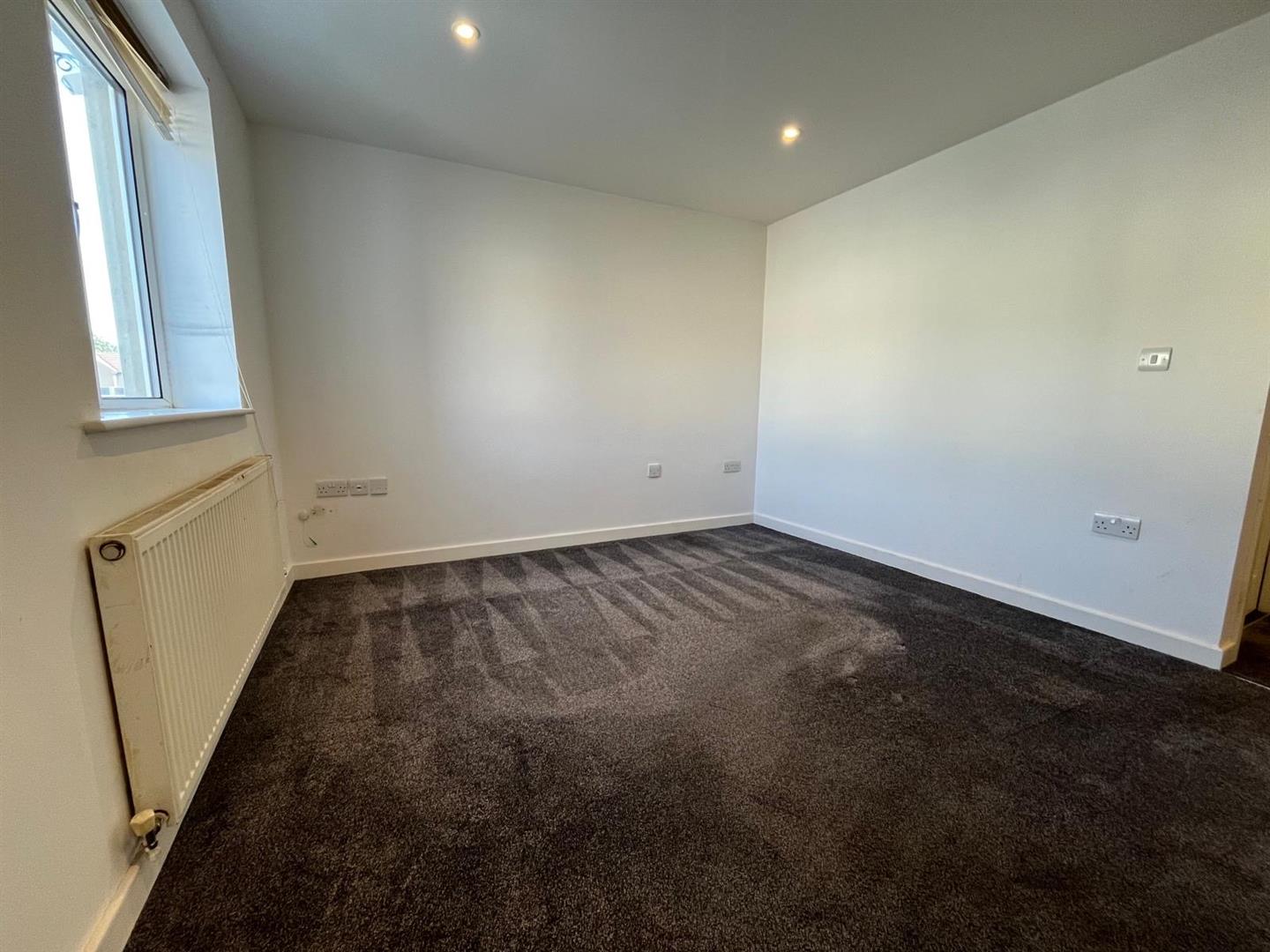 5a, Poplar Road, Dunscroft, DN7 4AW