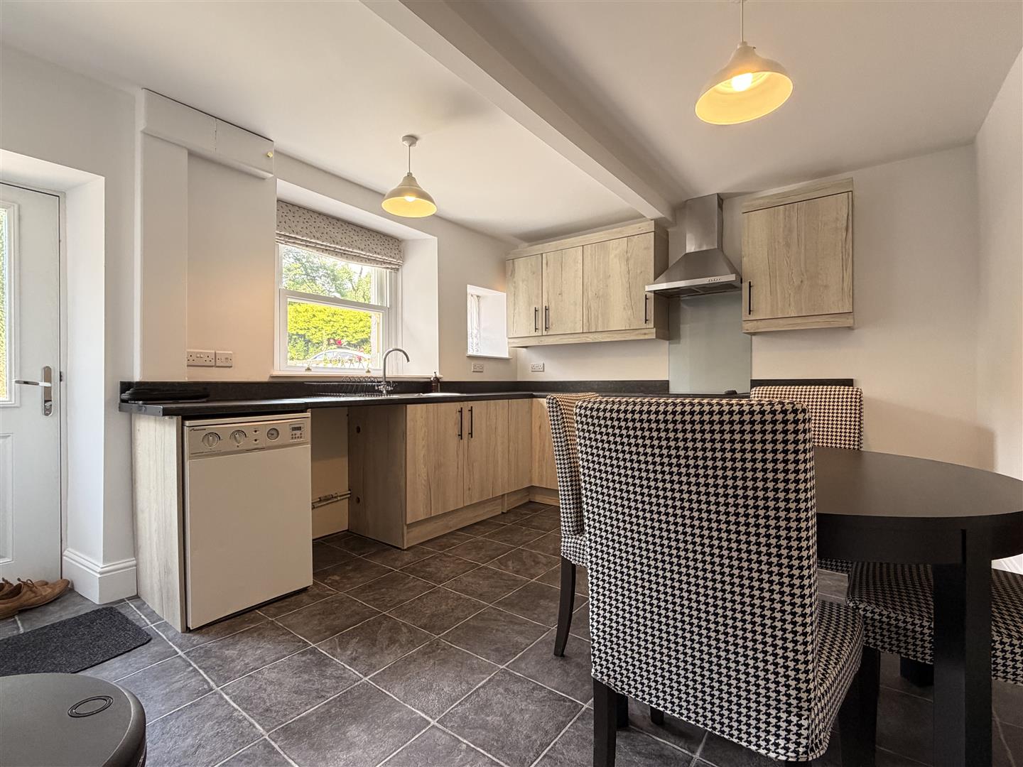 1, Dale View, Taddington, Buxton, SK17 9UG