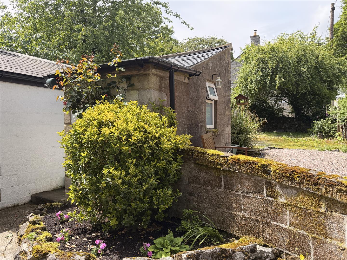 1, Dale View, Taddington, Buxton, SK17 9UG