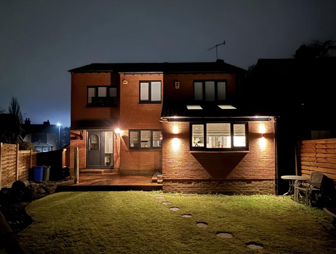 2, Akley Bank Close, Sheffield, S17 4DW