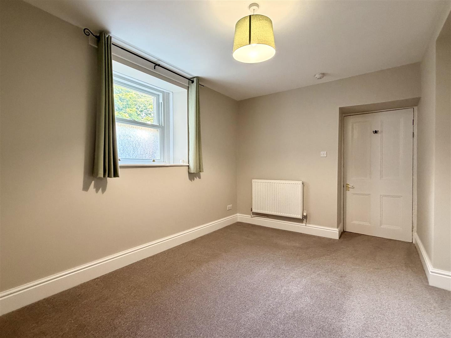 1, Dale View, Taddington, Buxton, SK17 9UG