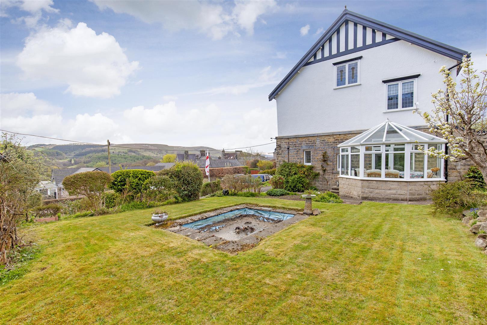 Ash Vale, Ninelands Road, Hathersage, Hope Valley, S32 1BJ