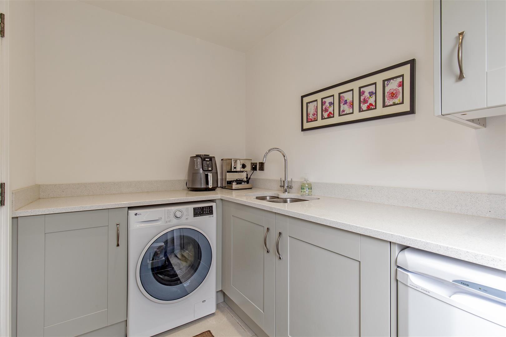 17, Swift Close, Bradwell, Hope Valley, S33 9AE