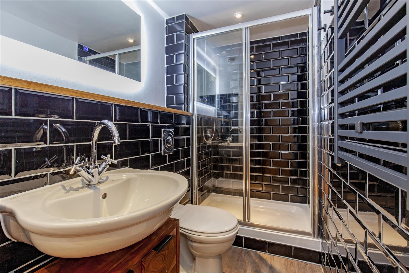 6 Ladybower Lodge, Ashopton Road, Bamford, S33 0BY