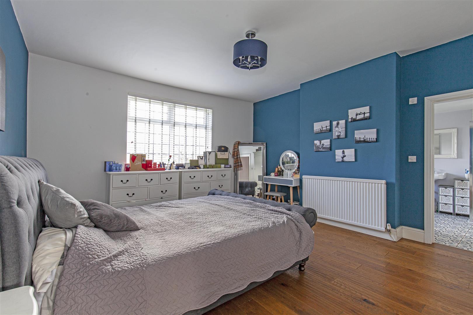 Larkrise, Saltergate Lane, Bamford, Hope Valley, S33 0BE