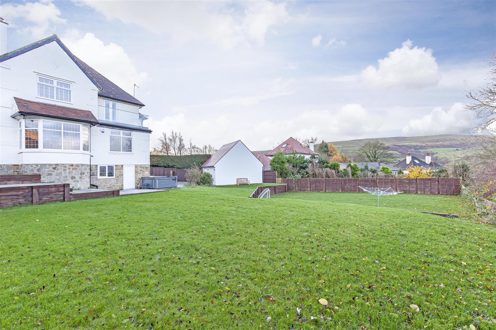 Larkrise, Saltergate Lane, Bamford, Hope Valley, S33 0BE