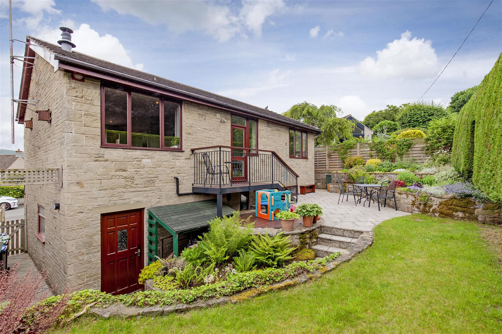 16, Lowside Close, Calver, Hope Valley, Derbyshire, S32 3WZ