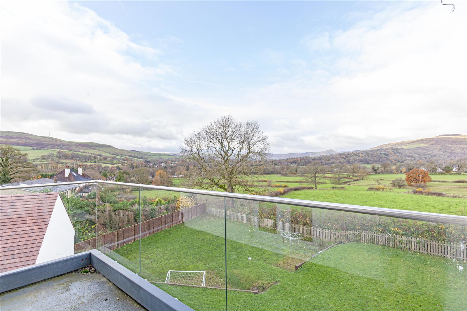 Larkrise, Saltergate Lane, Bamford, Hope Valley, S33 0BE