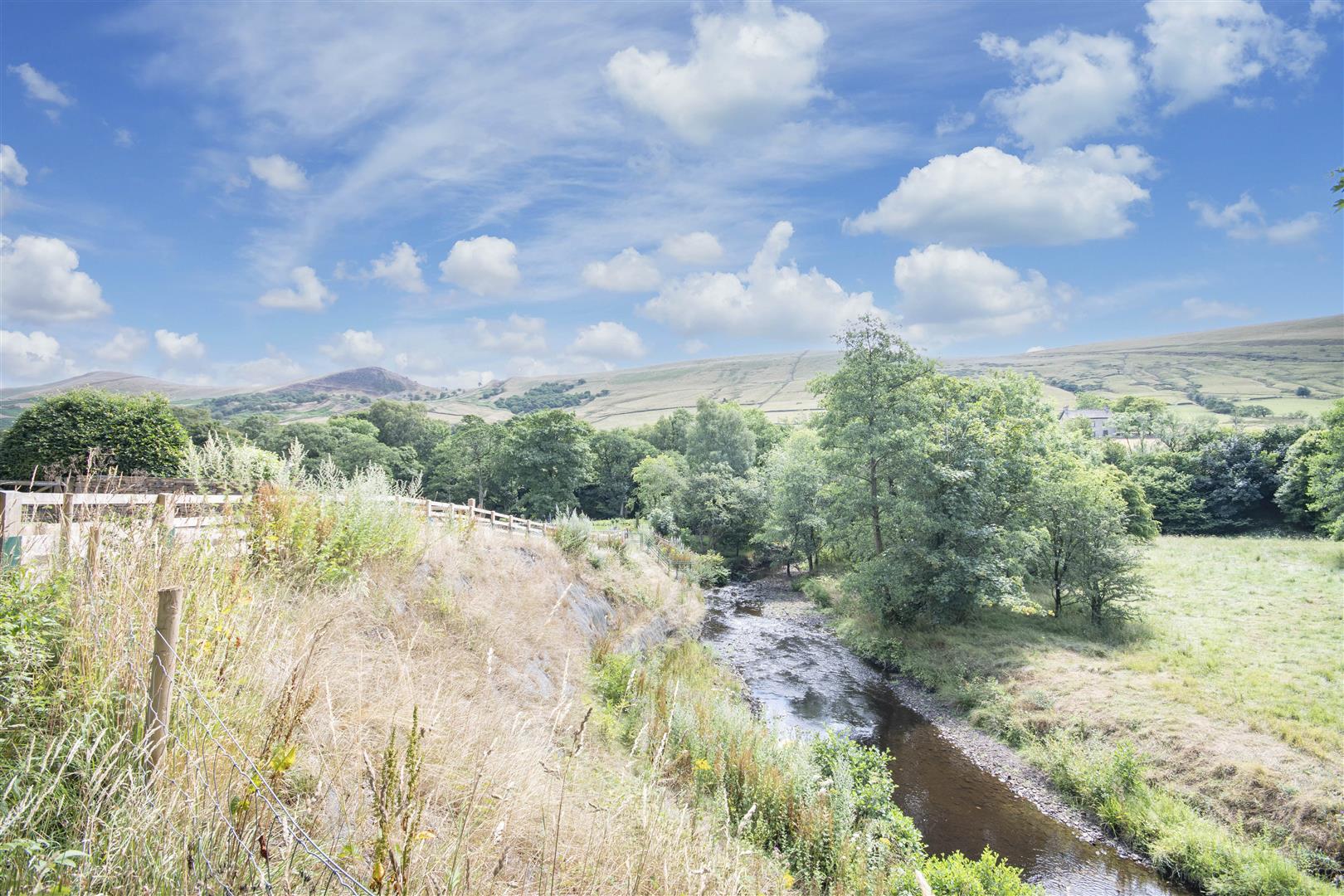 8 Mill Cottages, Hope Road, Edale, Hope Valley, S33 7ZF