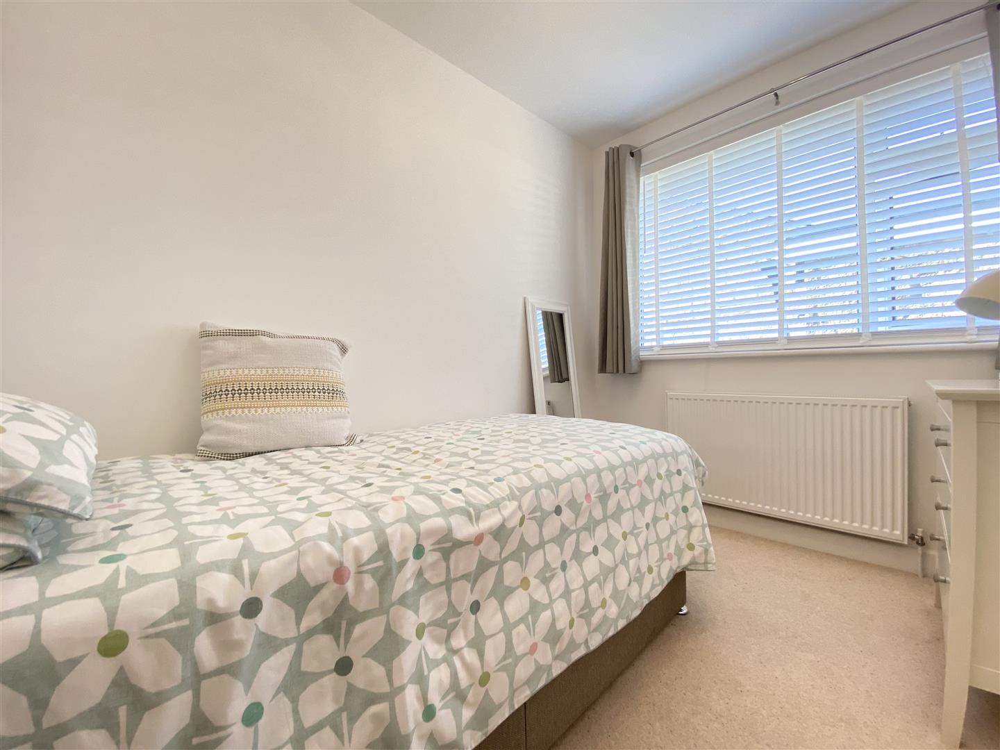 Ty Bryn, West Lees Road, Bamford, Hope Valley, S33 0BT