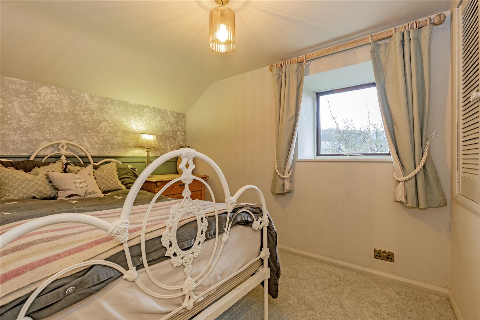 1 Royal Oak Mews, The Dale, Stoney Middleton, Hope Valley, S32 4TE