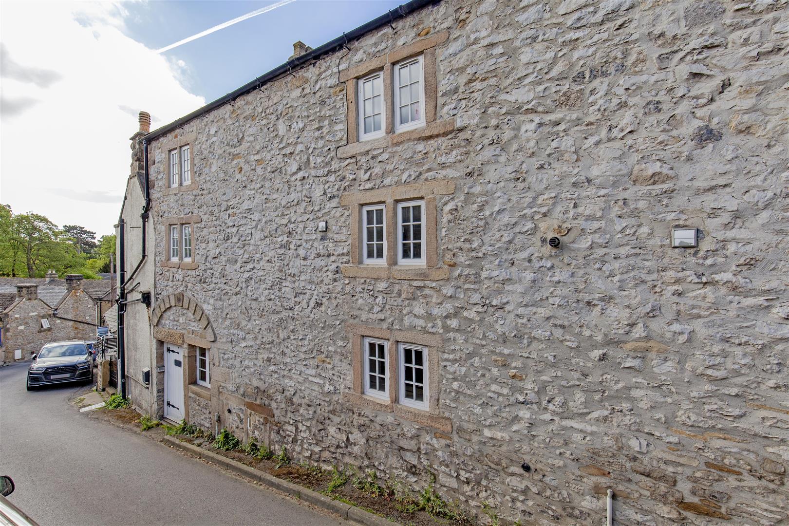 The Penthouse, 1 The Old Malthouse, The Bank, Stoney Middleton, Hope Valley, S32 4TD