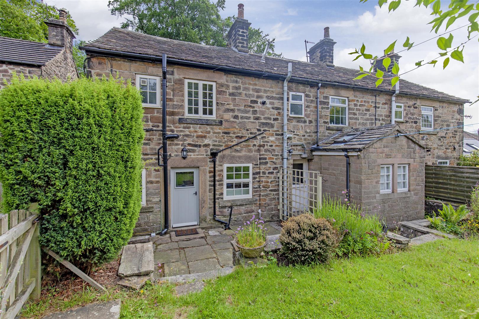 3 Millstone Cottages, The Dale, Hathersage, Hope Valley, S32 1AQ