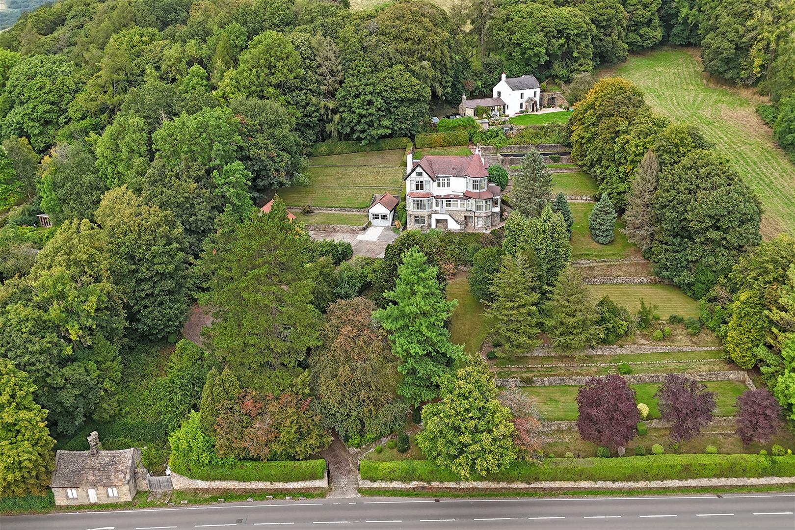 Cotefield, Sheffield Road, Hathersage, Hope Valley, S32 1DA