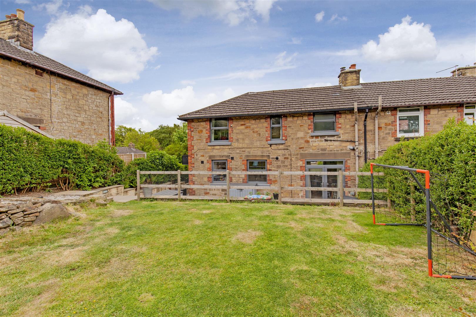 10, Greenhead Park, Bamford, Hope Valley, S33 0AS