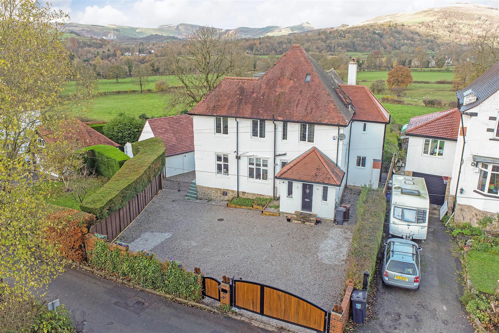Larkrise, Saltergate Lane, Bamford, Hope Valley, S33 0BE