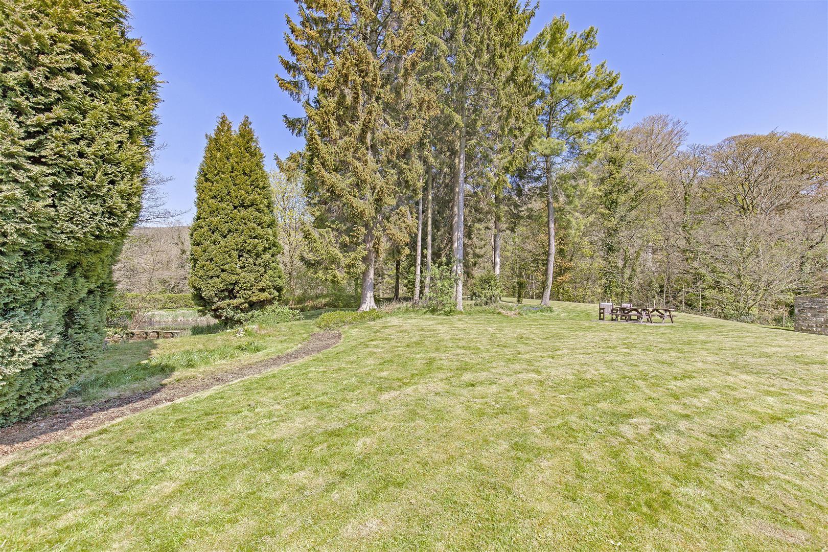 3, Riverside Court, Calver, Hope Valley, S32 3YW
