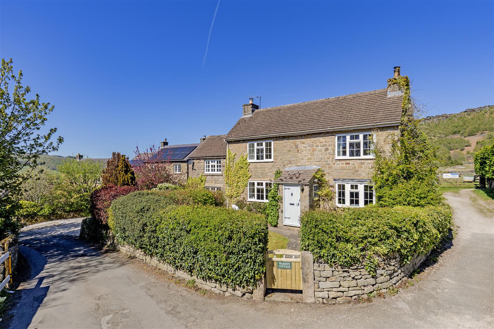 Warren Cottage, The Green, Curbar, Hope Valley, S32 3YH