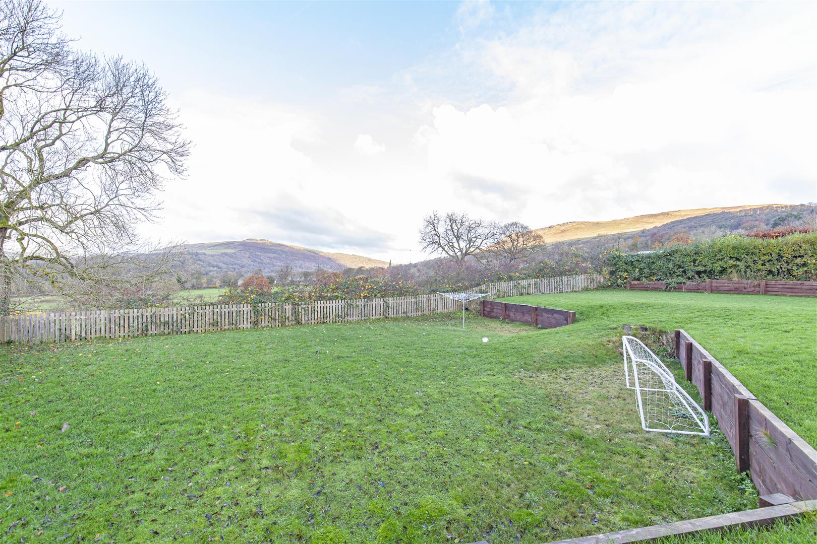 Larkrise, Saltergate Lane, Bamford, Hope Valley, S33 0BE