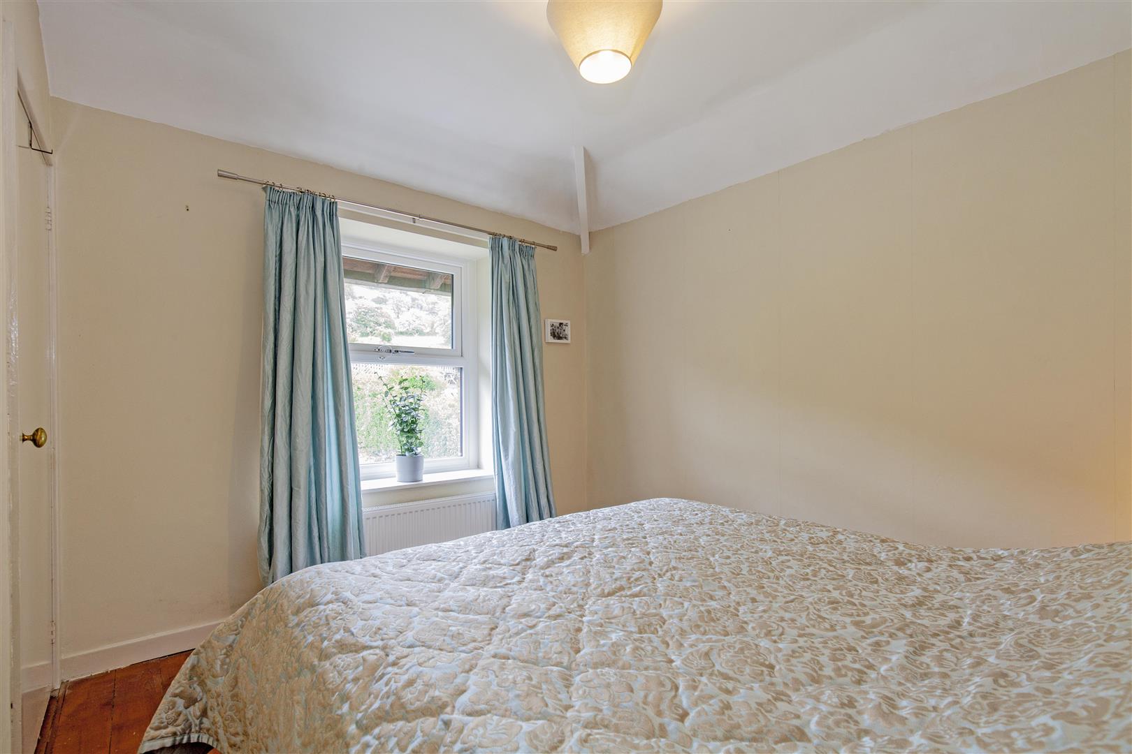 10, Greenhead Park, Bamford, Hope Valley, S33 0AS