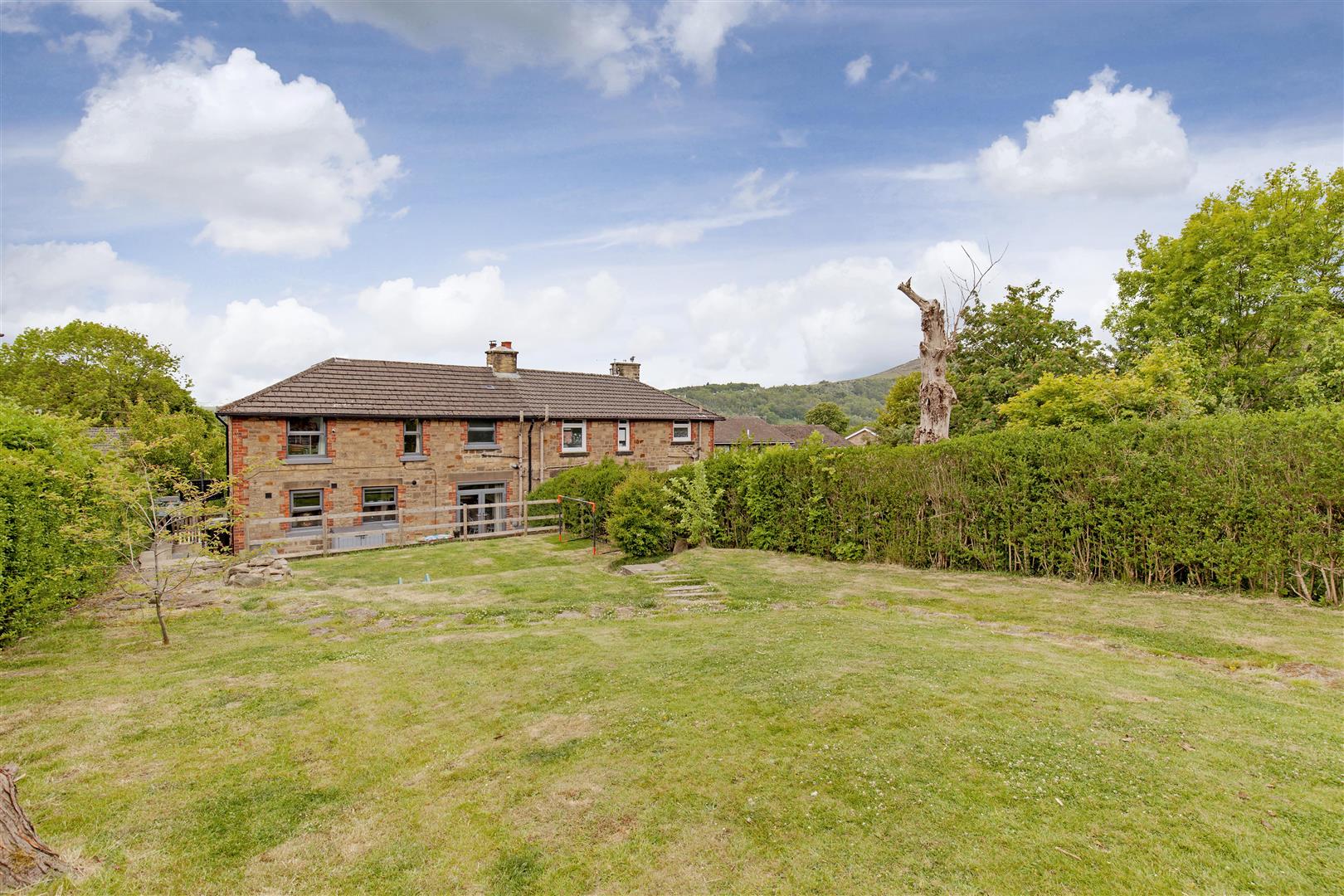 10, Greenhead Park, Bamford, Hope Valley, S33 0AS