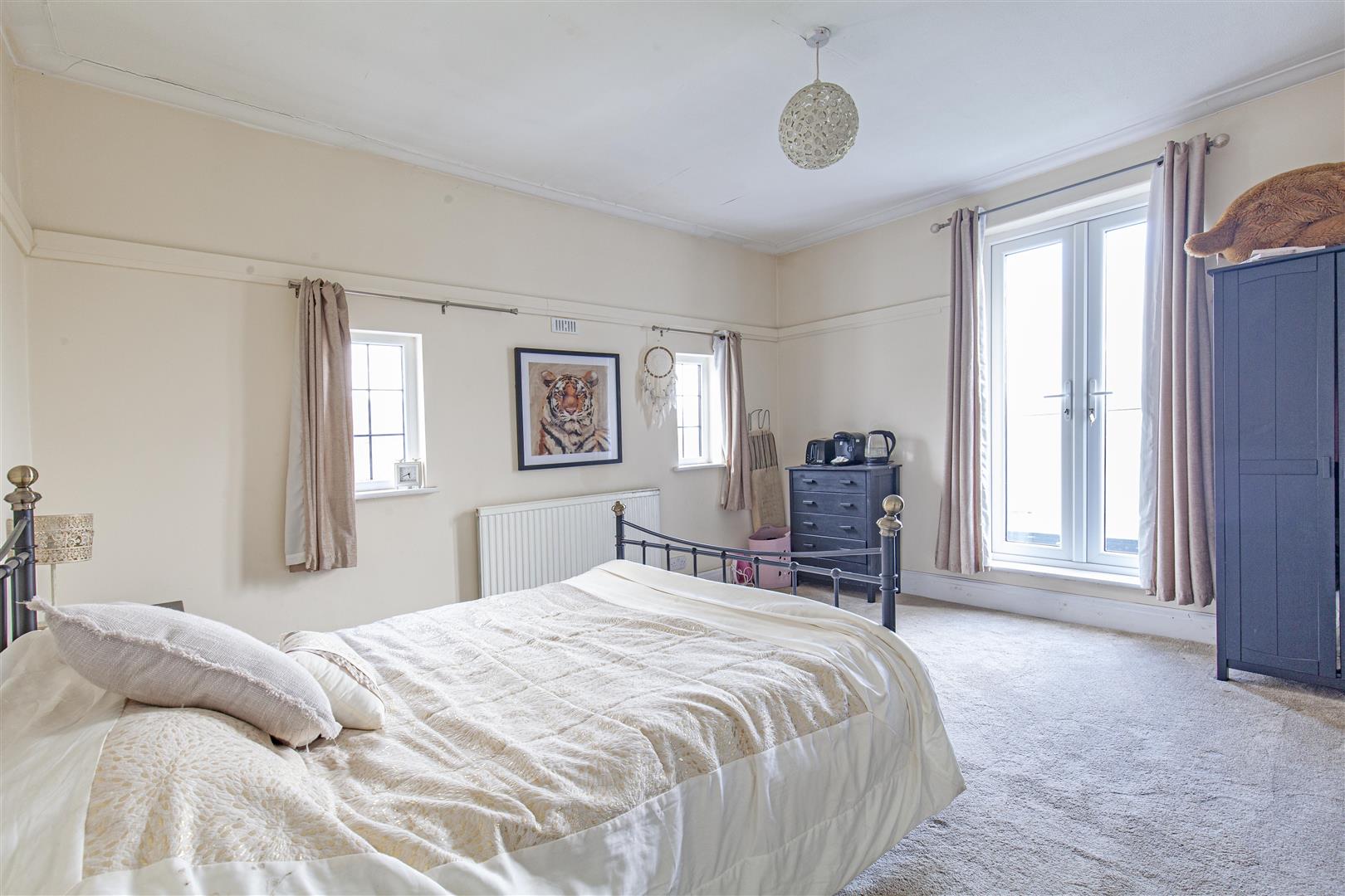 Larkrise, Saltergate Lane, Bamford, Hope Valley, S33 0BE