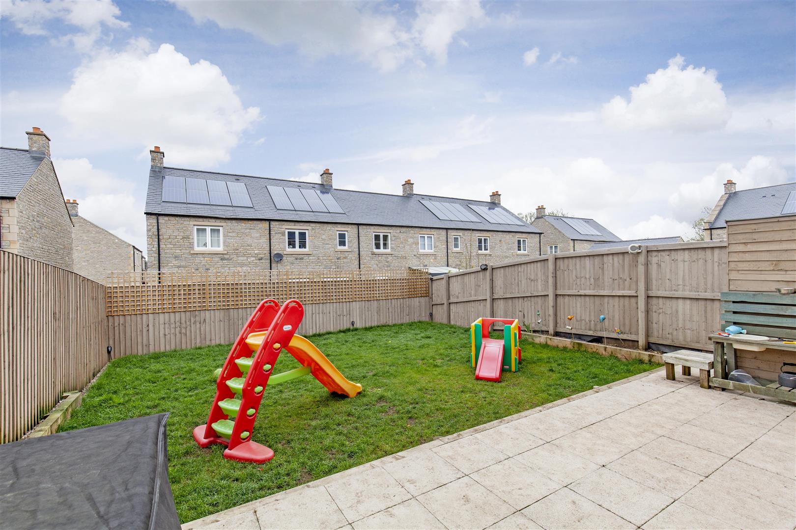 28, Swift Close, Bradwell, Hope valley, S33 9AE