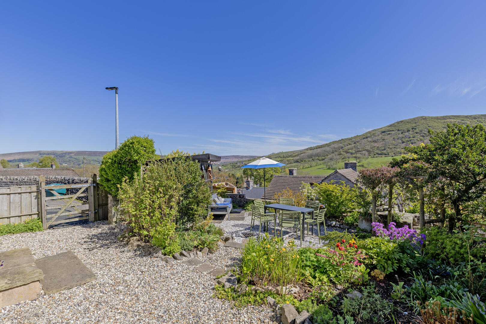 Mountain View, Far Hill, Bradwell, Hope Valley, S33 9HR