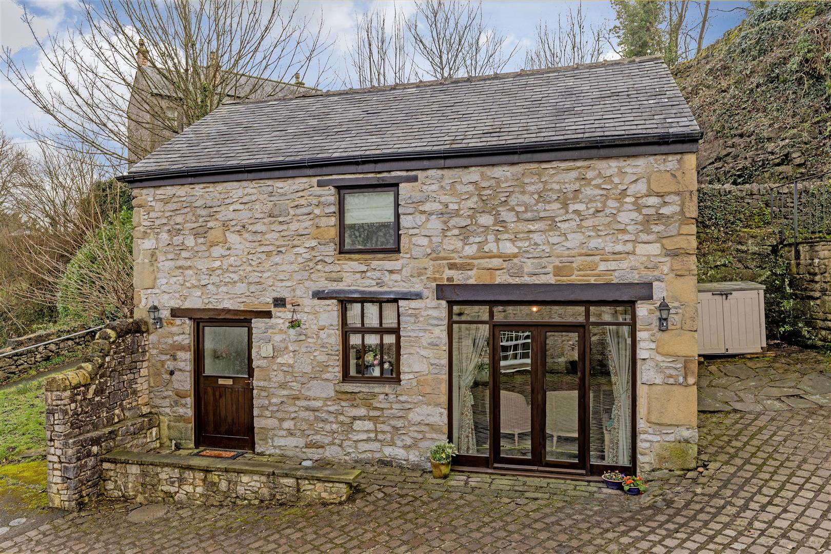 1 Royal Oak Mews, The Dale, Stoney Middleton, Hope Valley, S32 4TE