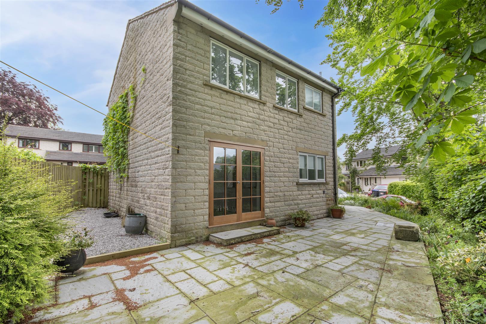 1, Cornmill Close, Calver, Hope Valley, S32 3XZ