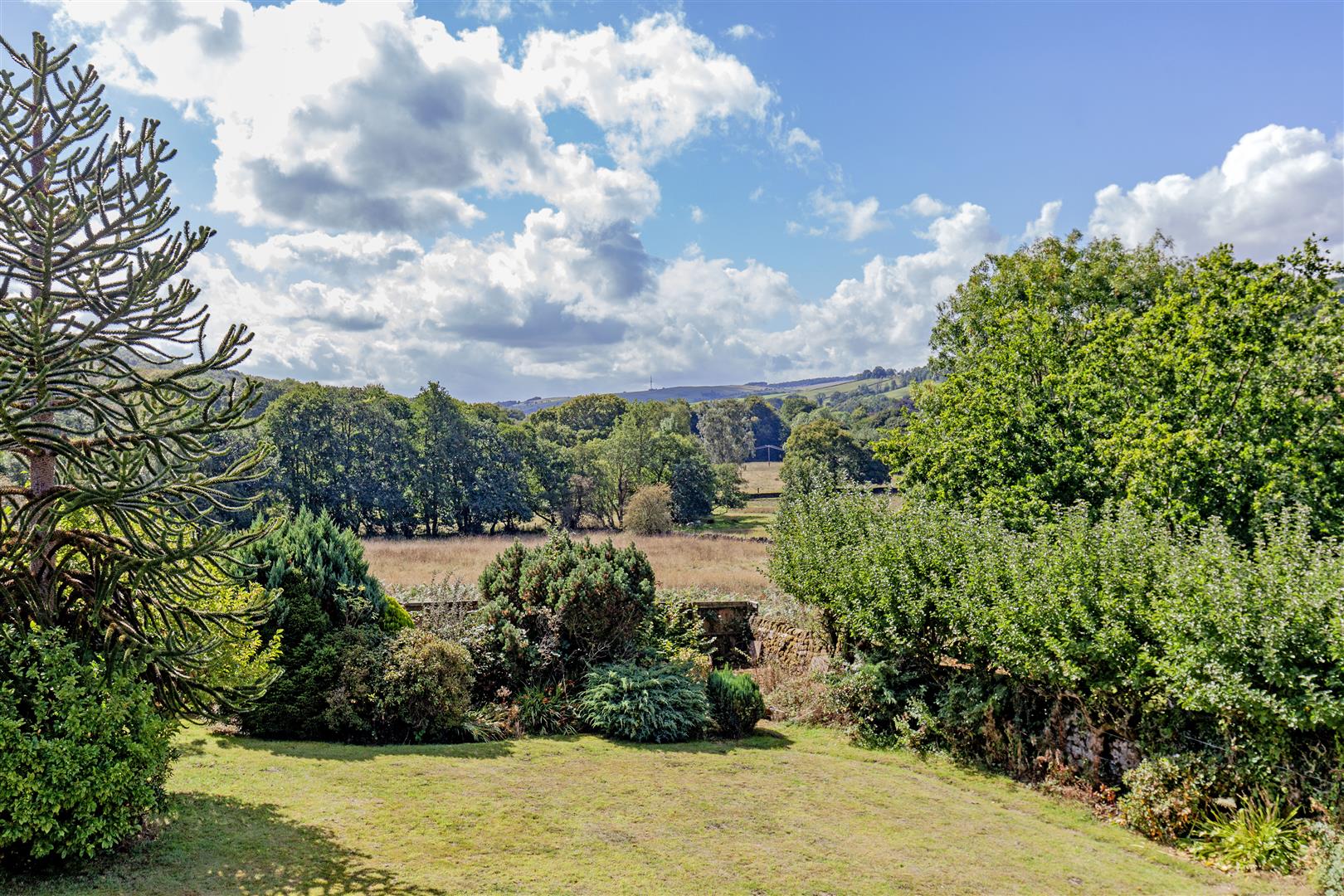 Strebor House, 4 St. Helens Croft, Grindleford, Hope Valley, S32 2JG