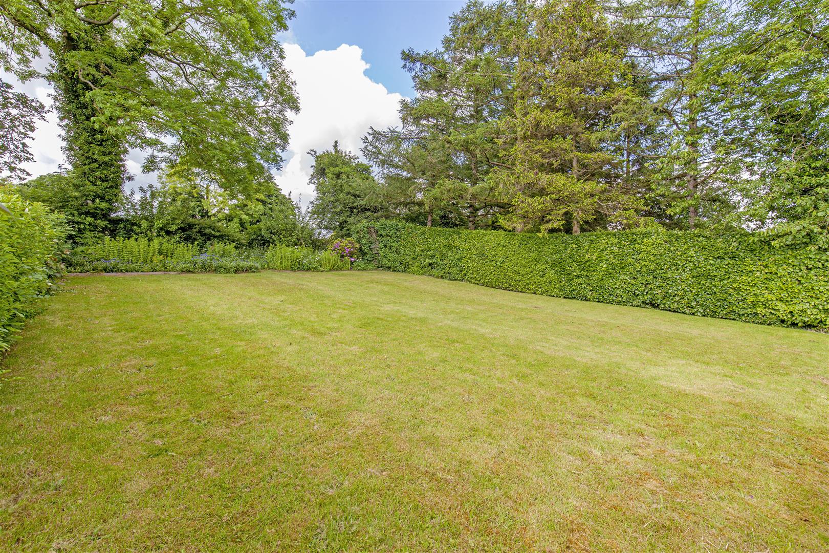 Newlands, Hill Lane, Hathersage, Hope Valley, S32 1AY