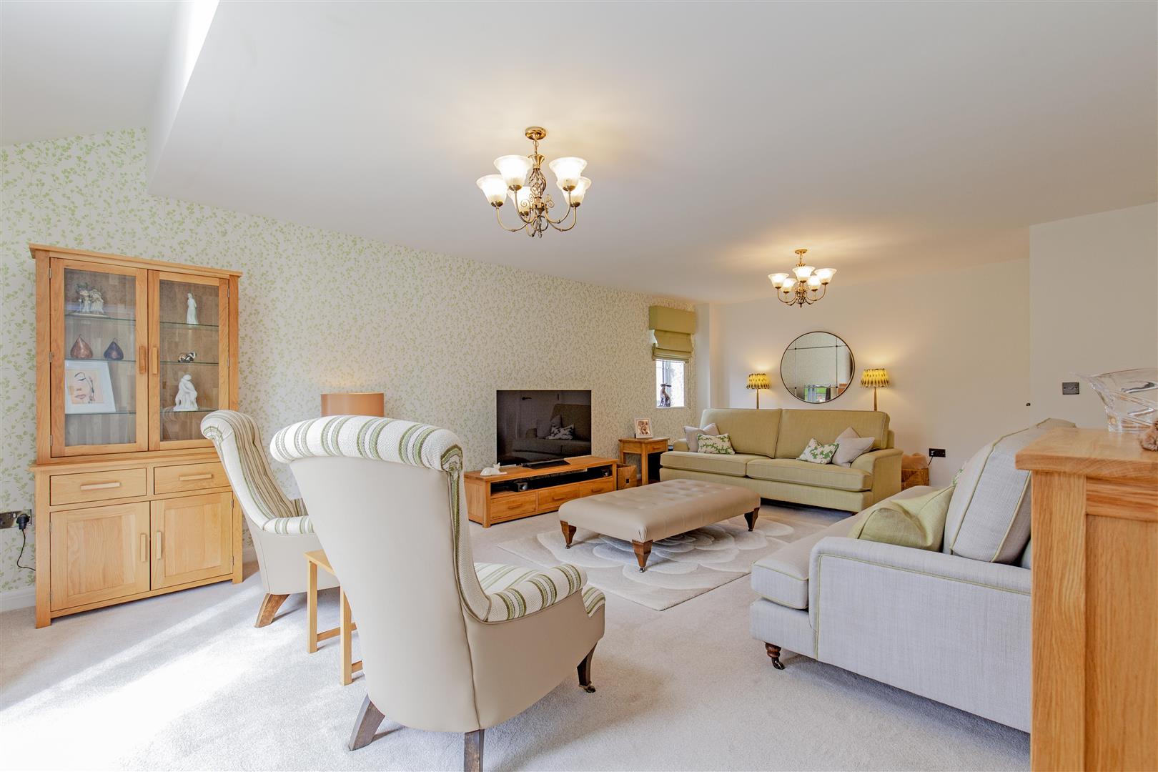 17, Swift Close, Bradwell, Hope Valley, S33 9AE