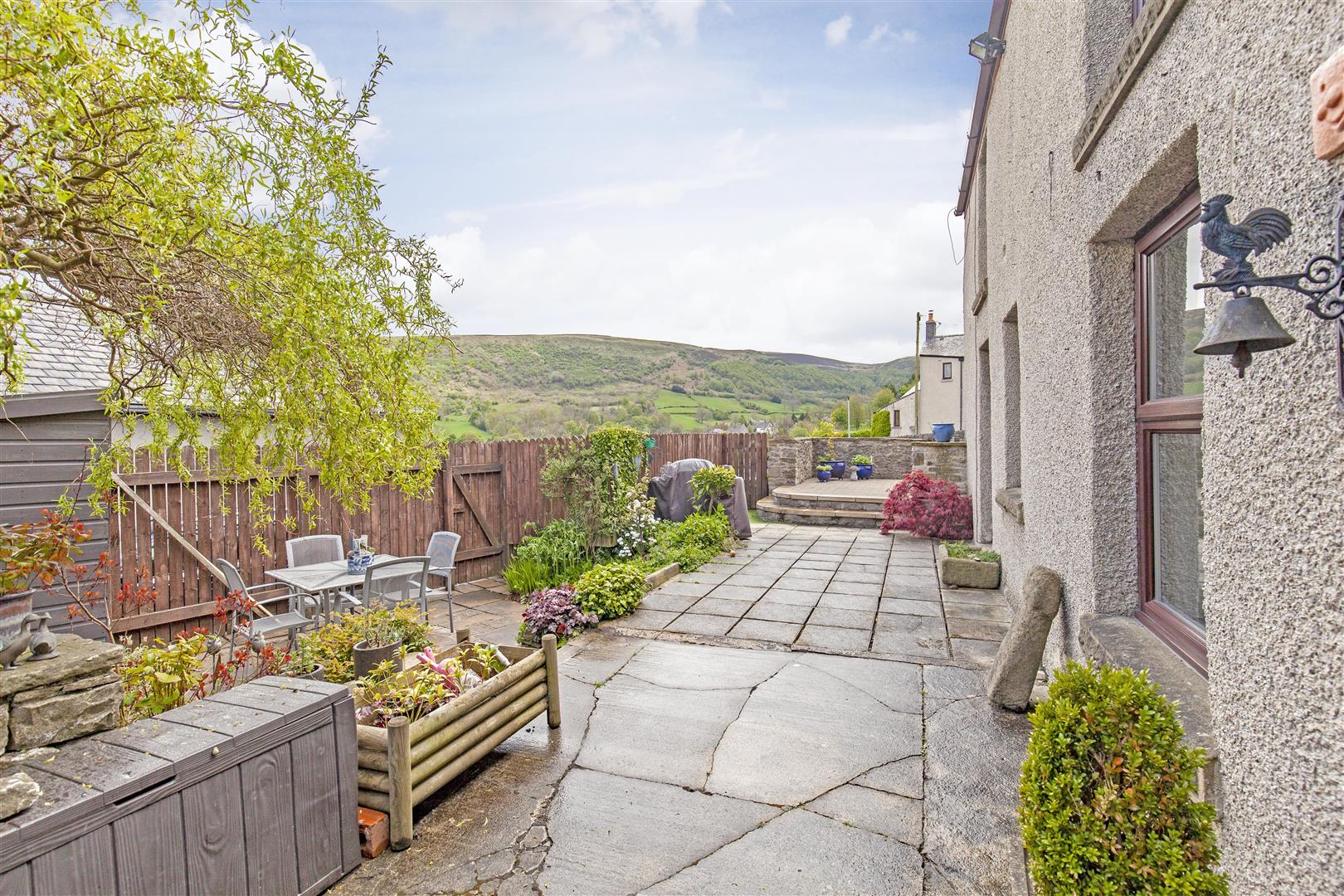 Roslyn, Smithy Hill, Bradwell, Hope Valley, S33 9JR