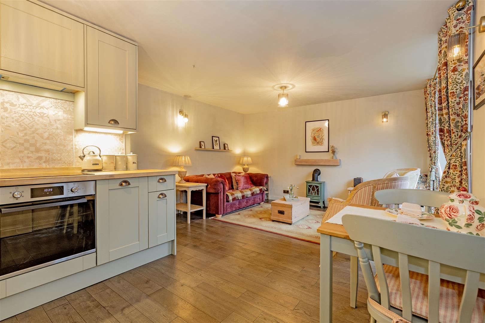 1 Royal Oak Mews, The Dale, Stoney Middleton, Hope Valley, S32 4TE