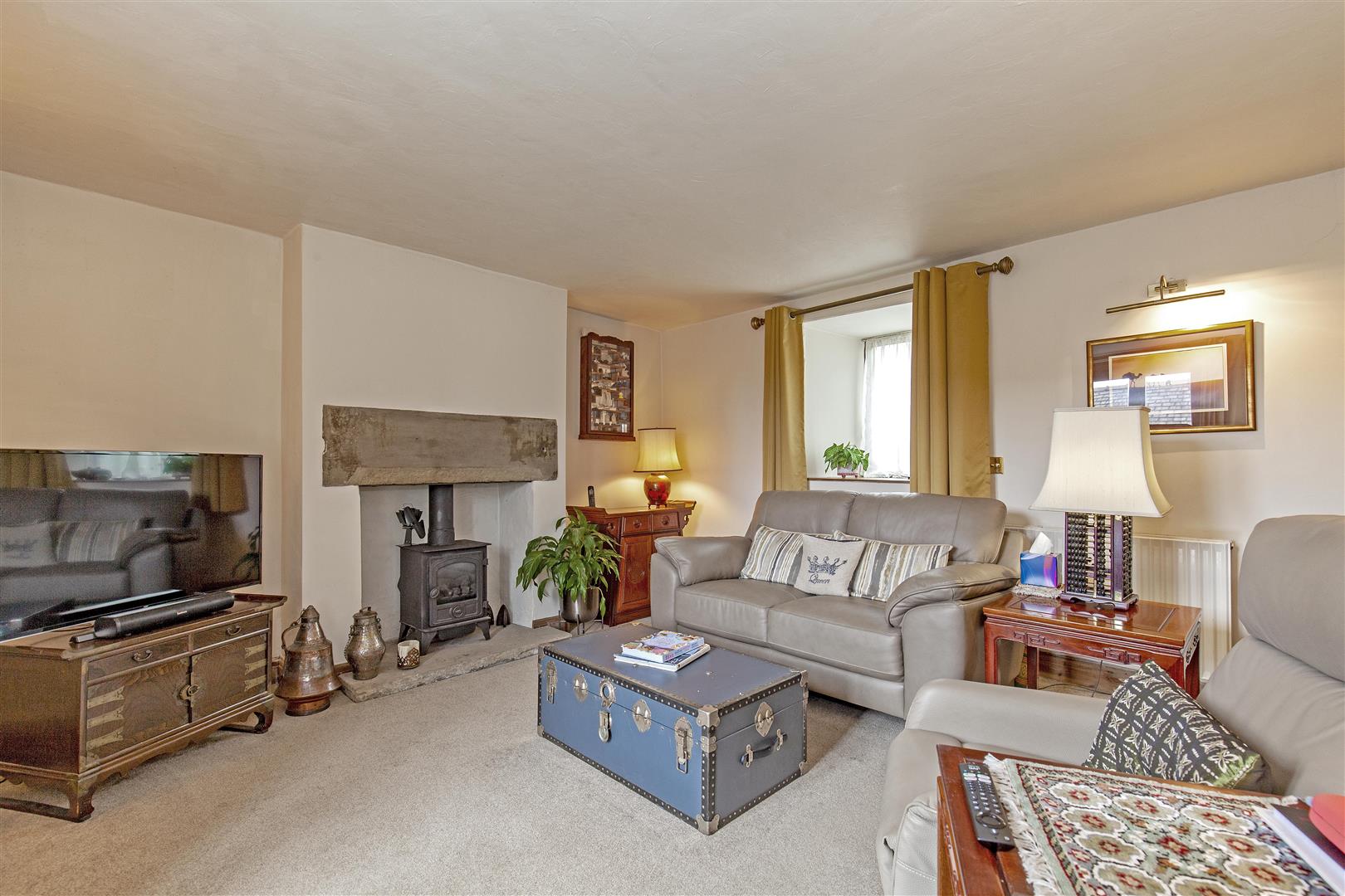 Roslyn, Smithy Hill, Bradwell, Hope Valley, S33 9JR