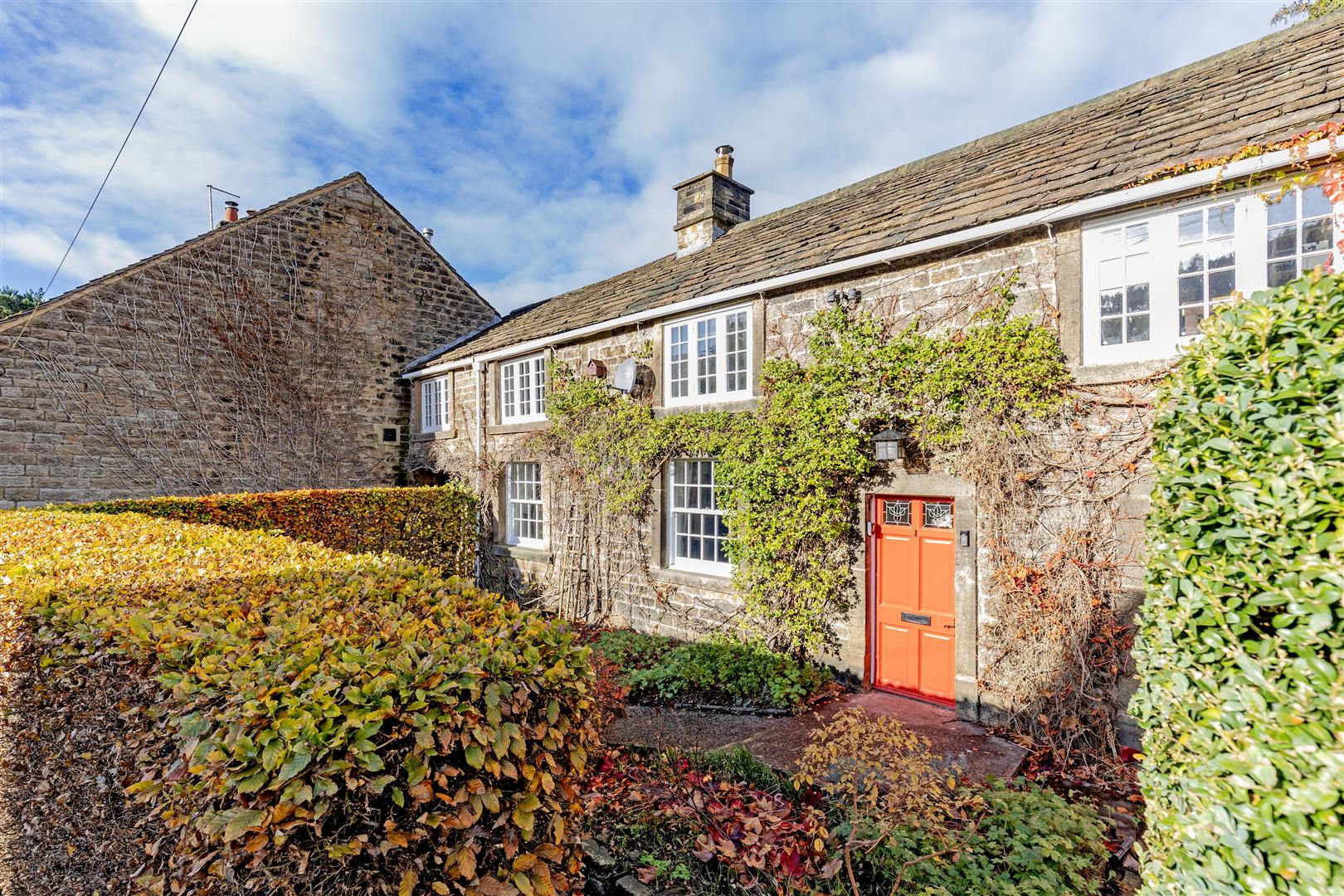 1 Millers Bank, School Lane, Hathersage, S32 1BZ