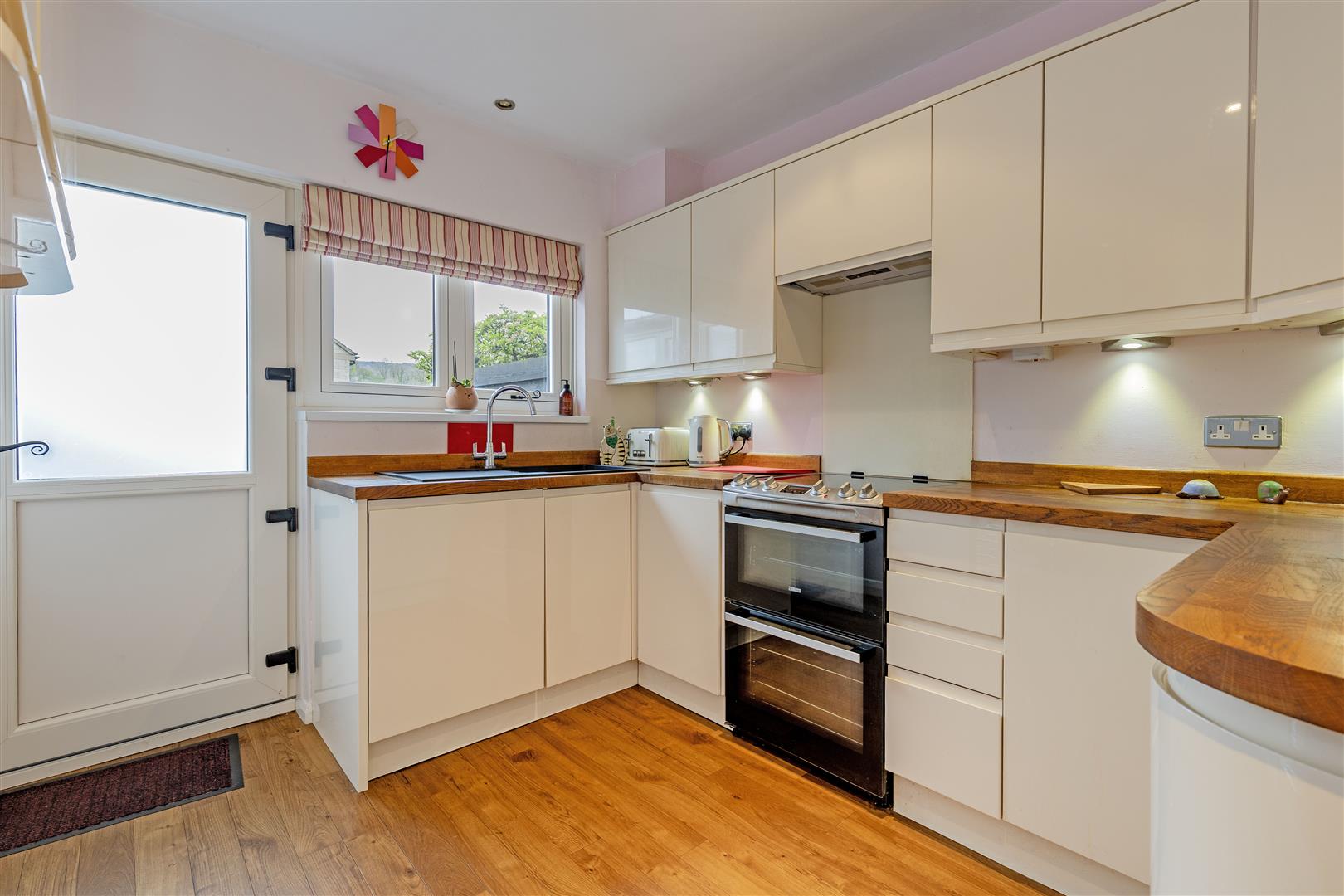 4, Lowside Close, Calver, Hope Valley, S32 3WZ