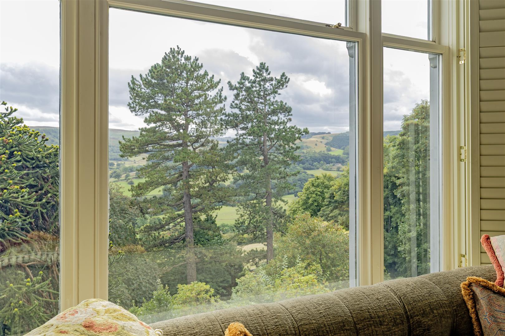 Cotefield, Sheffield Road, Hathersage, Hope Valley, S32 1DA